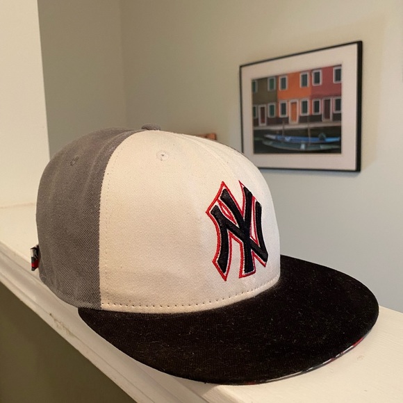 New York Yankees NEW ERA Special Patterns Brim Hat - Picture 3 of 7